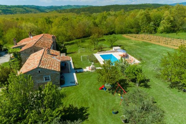 House Dorino, Rezervovat Rekreační dům Hotely v Central Istria s parkováním, Parkování