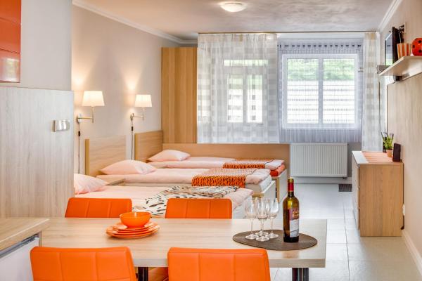 Apartements Studio 964, Rezervovat Hotel Líbeznice Central Bohemia