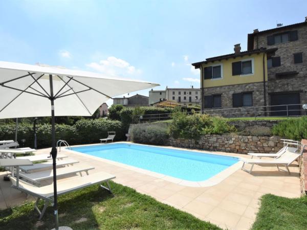 Holiday Home La Corte Bricca - Casetta by Interhome, Rezervovat Rekreační dům Hotely v Castana s bazénem, Bazén