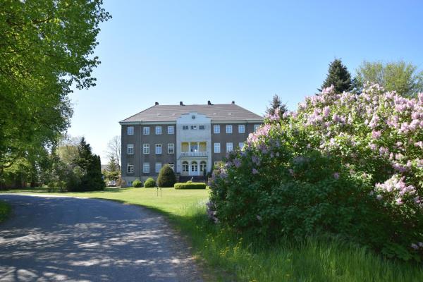 Gutshaus Volzrade Hotel & Ferienwohnungen in Elbnähe, Rezervovat Hotel Lübtheen 