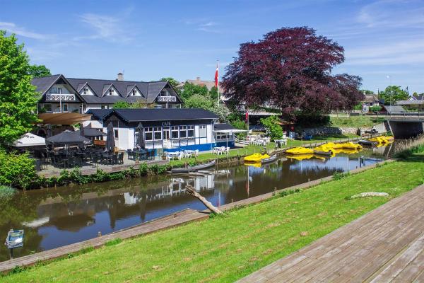 Riverside Voerså, Rezervovat Hotel Saeby 