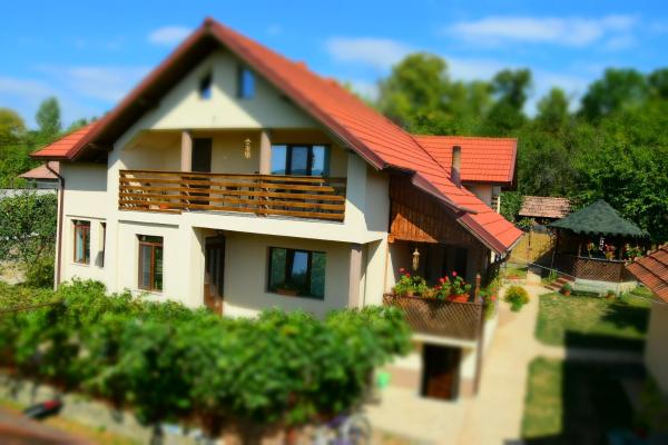 Casa Smeilor Horezu, Rezervovat Penzión Horezu 