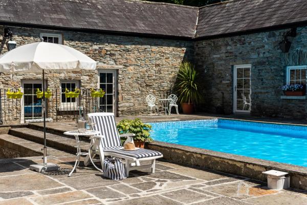 Ardnavaha House Poolside Cottages - see site, Rezervovat Rekreační dům Clonakilty 