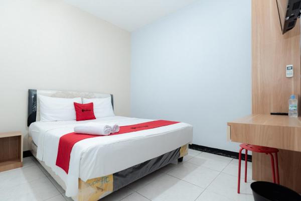 RedDoorz near Puri Indah Lippo Mall 2, Rezervovat Hotel Levné hotely v Jakarta