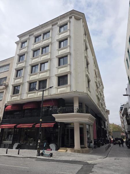 Black Bird Hotel