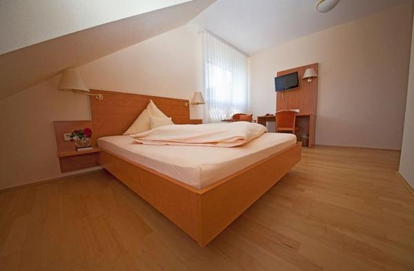Hotel & Restaurant Krone, Rezervovat Hotel Waldbronn 