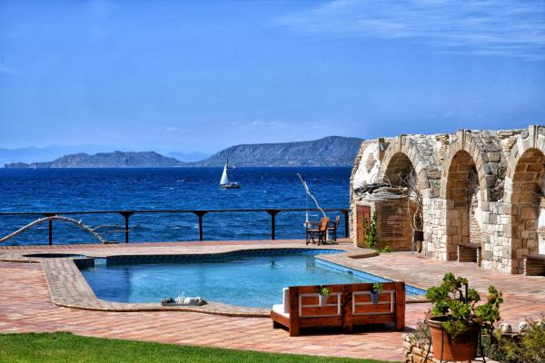 Luxurious Villa by the sea, Rezervovat Vila Corinthia Regional Unit hotely s bazénem, Bazén