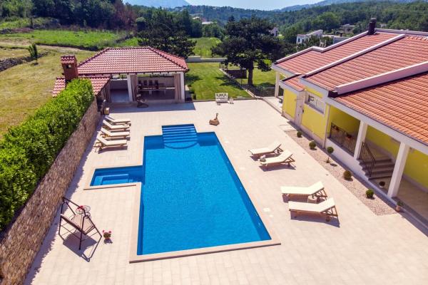 Villa Delmati, Rezervovat Vila Hotely v Tugare s bazénem, Bazén