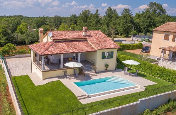 Villa Kiara, Rezervovat Vila Barat hotely s bazénem, Bazén