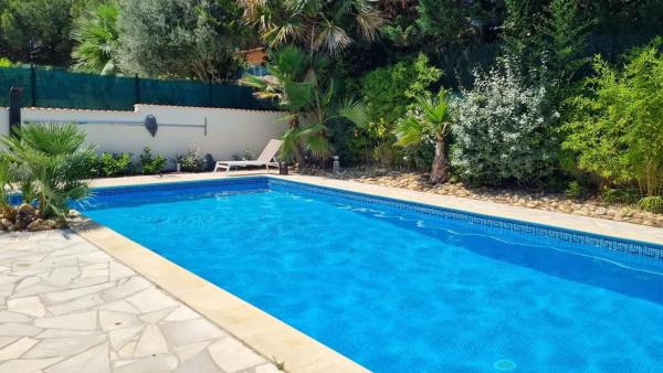 Villa spacieuse à Agde avec piscine et jardin, Rezervovat Vila Hotely v Canal du Midi s bazénem, Bazén