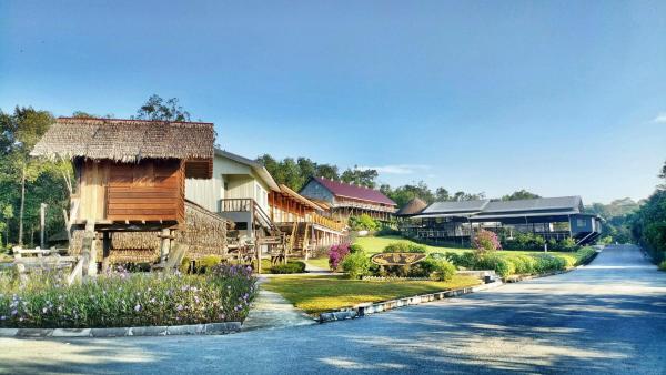 Borneo Tribal Village, Rezervovat Bouda / Lodge Bau Sarawak