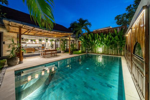 Villa Sarong 2 Chic 2BR Boho Villa Prime Central Location, Rezervovat Vila Badung hotely s bazénem, Bazén