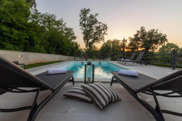 Beautiful villa Foska with private Pool near the beach, Rezervovat Vila Hotely v Pula Region s bazénem, Bazén