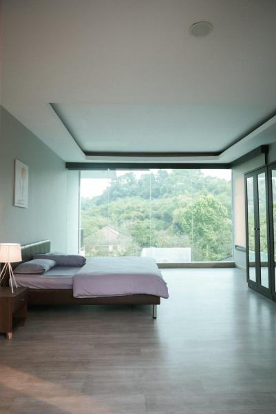 Tropical Bliss Villa by The Feelas, Rezervovat Vila 4* hotely v Bandung Wetan, 4*