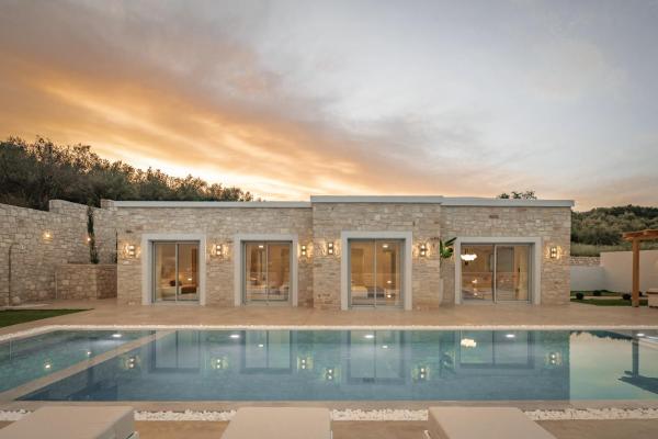 Ayali Villa I, a divine luxury homestay, By ThinkVilla, Rezervovat Vila Hotely v Lavris s bazénem, Bazén