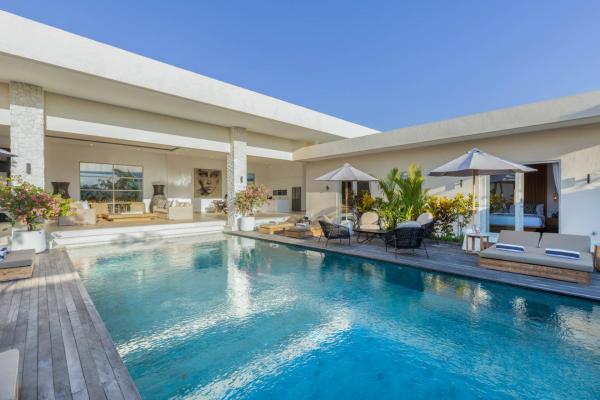 Costa Azzurra Villas by BaliSuperHost, Rezervovat Vila Bali hotely se snídaní, Snídaně