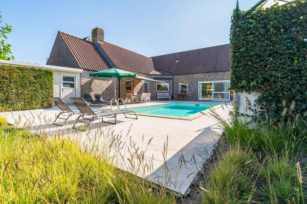 Villa with heated swimming pool, sauna and garden, Rezervovat Vila Brussels hotely s parkováním, Parkování