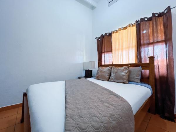 Villa Paraíso Mango 4, Steps from the Beach & Free WIFI, Rezervovat Vila Puntarenas hotely s bazénem, Bazén