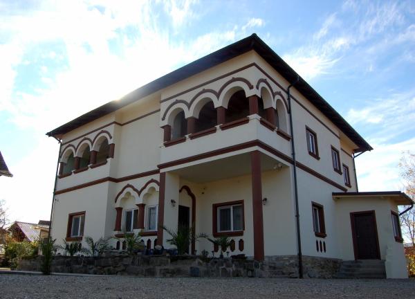 Vila Phoenix, Rezervovat Penzión Călimăneşti 