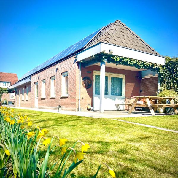 Rooi Bij de Knoptoren B&B, Rezervovat Penzión se snídaní Sint-Oedenrode Noord-Brabant