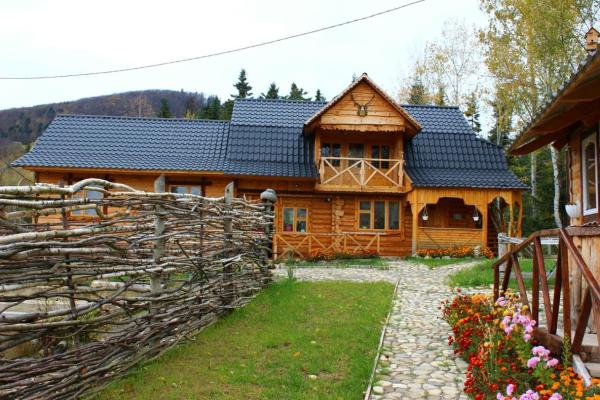 Skhovanka Dovbusha, Rezervovat Penzión Mihove Chernivtsi Region