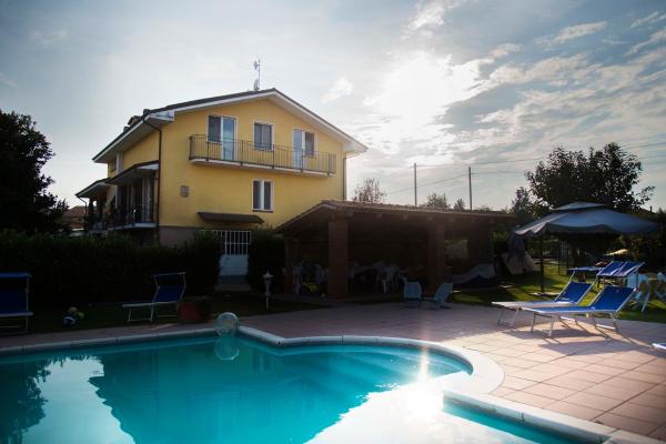 Quick Home Garden Apt, Rezervovat Rekreační dům Hotely v Alice Castello s bazénem, Bazén