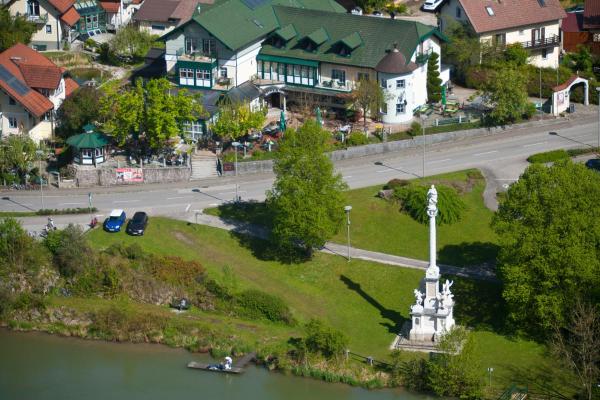 Landhotel zur Mariensäule, Rezervovat Hotel Taufkirchen an der Pram 