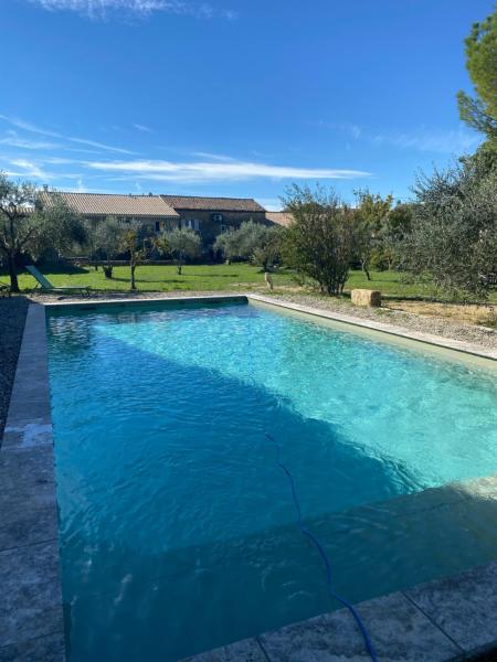 le Nomade en Provence, Rezervovat Penzión se snídaní Hotely v Bouchet s bazénem, Bazén