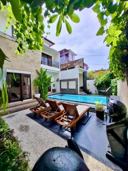 Pondok DEWI Villa - LEGIAN - 6 Bedroom Villa - Great Location, Rezervovat Vila Badung hotely s bazénem, Bazén