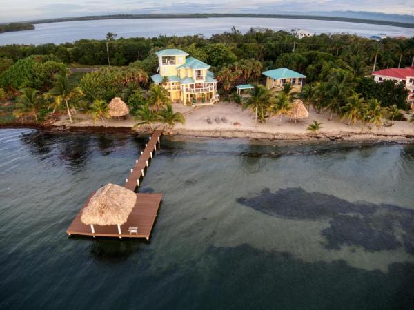 Lucky Duck Villa - Huge Beachfront Pool and Pier, Rezervovat Vila Stann Creek hotely s bazénem, Bazén