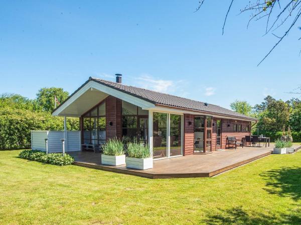 4 star holiday home in Ulfborg, Rezervovat Rekreační dům Hotely v Ulfborg s parkováním, Parkování