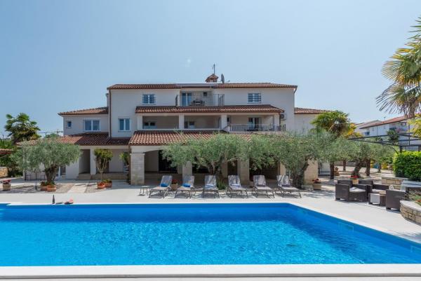 Villa Hope - Apartments with Shared Pool, Rezervovat Apartmán Hotely v Poreč Riviera s bazénem, Bazén