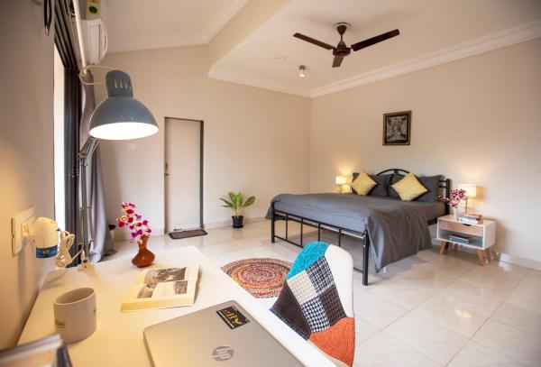 NomadGao Vila Nova - Social Hotel with Coworking, Fast WiFi, and Goan Charm, Rezervovat Penzión Goa hotely s parkováním, Parkování