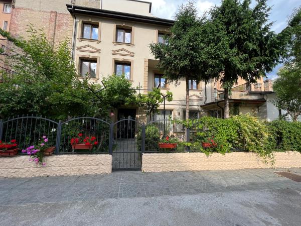 Hotel Boutique Cathedral Plaza Residences room for rent downtown, Rezervovat Hotel Muntenia hotely s parkováním, Parkování
