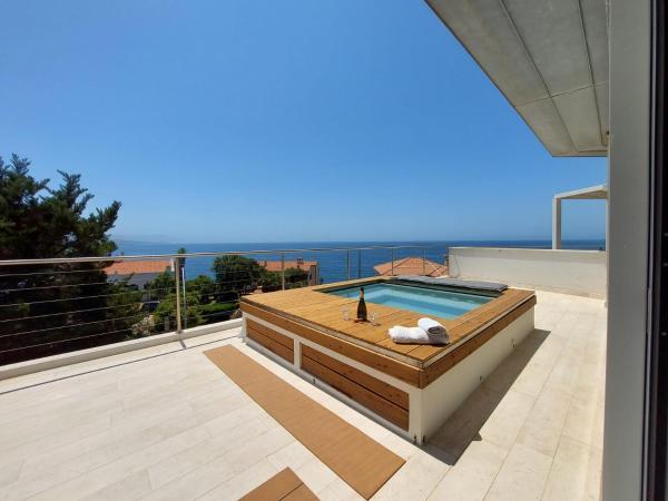 Luxury Seafront Villa with Rooftop Pool & Stunning Sea Views, Rezervovat Vila Fertilia Sardinia North