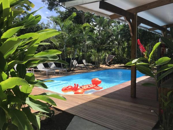 Gites le petit voyageur, Rezervovat Apartmán Grande-Terre hotely s bazénem, Bazén
