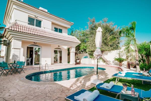 Villa Pant Poly, Rezervovat Vila Famagusta hotely s bazénem, Bazén