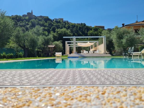 Rocky House, Rezervovat Penzión se snídaní Hotely v Abruzzo s bazénem, Bazén