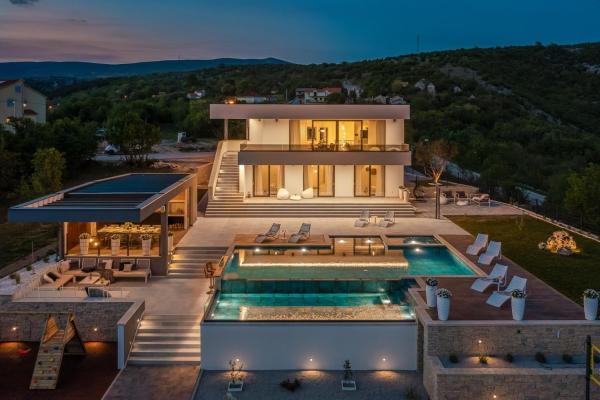 Luxury Villa Arya with 77sqm heated pool, hot-tub, sauna, gym, billiard, playgrounds, 6 bedroom, Rezervovat Vila Bajagić Splitsko-dalmátská župa