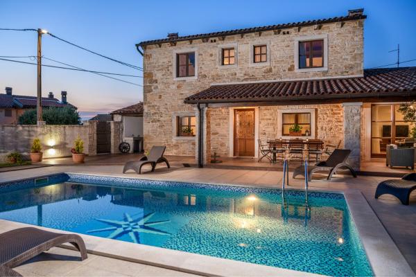 VILLA GINA, Rezervovat Vila Hotely v Pula Region s bazénem, Bazén
