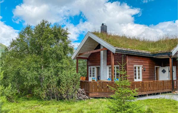 4 Bedroom Cozy Home In Straumgjerde, Rezervovat Rekreační dům Vily v Bjordal, Vila