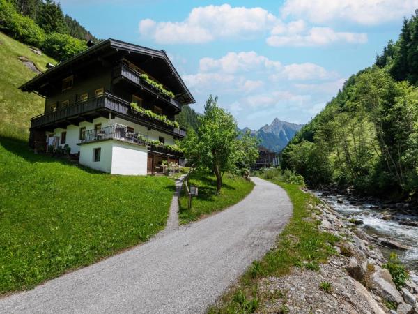 Chalet in Tirol by Zillertal Ski Slopes, Rezervovat Chata Mayrhofen Mayrhofen-Hippach