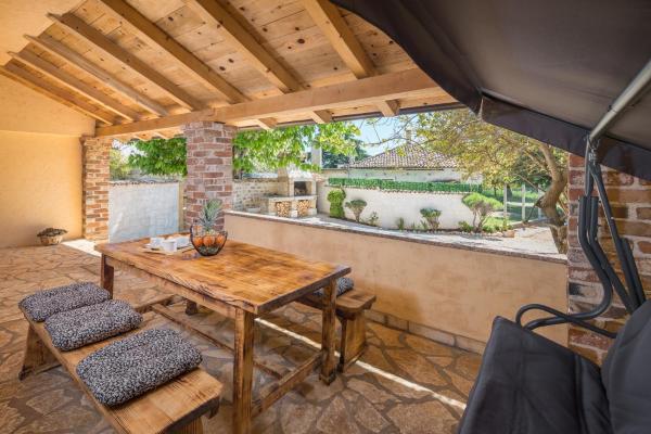 Casa Viktoria with private garden and BBQ, Rezervovat Rekreační dům Košinožići Istrie