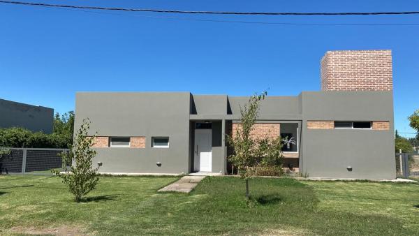 Casa con pileta y parrilla en barrio privado, 2 dormitorios, Rezervovat Rekreační dům Hotely v General Roca s bazénem, Bazén