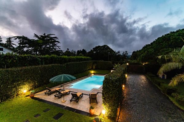 Casa do Pinheiro with shared swimming pool, Rezervovat Rekreační dům Sao Vicente Ferreira São Miguel