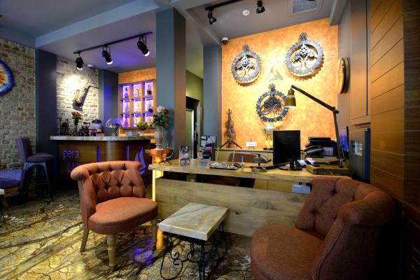 Retropera Hotel
