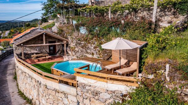 Chalé dos Penedos, sossego e piscina privada, Rezervovat Chata Minho hotely s parkováním, Parkování