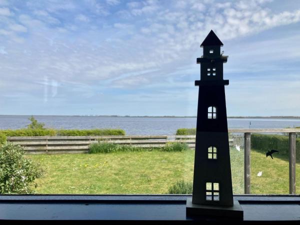 Lakeview 6 pers Holiday home Aurora with fenced garden, whirlpool and sauna, Rezervovat Chata Anjum Friesland