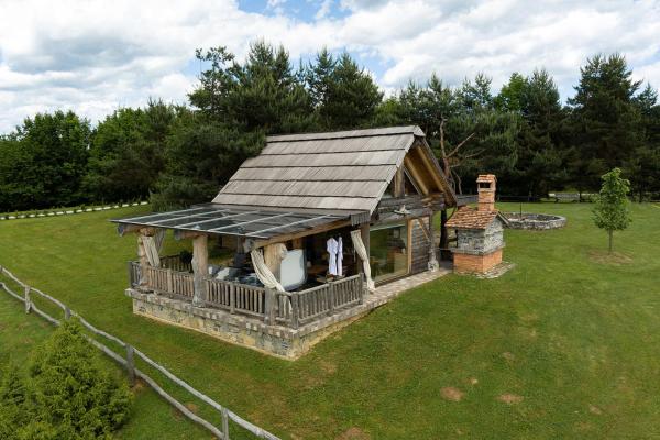 Holiday Home Ernest Železni with hot tub, Rezervovat Chata Hotely v Osrednjeslovenska s bazénem, Bazén