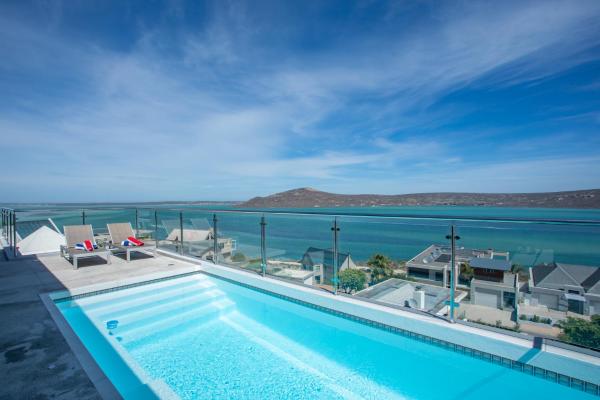 THE VIEW LANGEBAAN LAGOON VILLA WITH HEATED POOL and SOLAR ENERGY, Rezervovat Vila Langebaan Western Cape